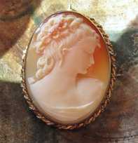 Well carved/signed shell Vintage Earrings & Pendant/Brooch set Unmarked Gold(?)/Gold Filled circa 1930th-1940th