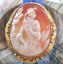 Museum Quality circa 1860th Victorian lady - Huge carving shell. Unmarked Gold Plated Decorative Brooch w/chain.