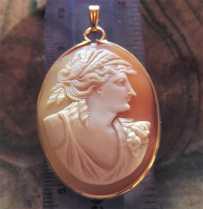 Well hand carved & signed Post Edwardian Ceres Goddess. Set in marked Gold Filled 1910th - 1920th pendant.
