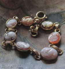 Tiny 7 female profiles in Gold Filled 7” bracelet w/secure chain Quality Coral, Mother Pearl & shell hand carving circa 1940th