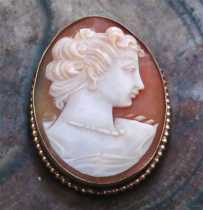 Hand carved/signed profile 1930th - 1950th. Shell set in 12K Gold Filled brooch/pendant.