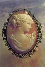Great Hand Carved detailing shell from UK Collection. Gold Washed Silver filigree brooch circa 1930th.
