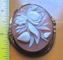 Quality Victorian Classic Bouquet - carving Sardonyx shell. Unmarked Gold(?)/Gold plated Brooch circa 1880th.