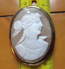 Goddess of Hope(?) hand carved & signed 1890th - 1910th. Victorian/Edwardian shell in Gold(?)/GF brooch/pendant.