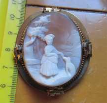 Great Quality circa 1890th Victorian lady and dog carving shell. Unmarked Gold(?)/Gold Plated Filigree Decorative Brooch.