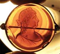 Portrait of Maria Theresa (1717-1780), archduchess of Austria Colored Glass - Indolgio Brooch Circa 1890