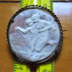 Museum Quality carving sardonyx shell Psyche & Eros scene Gold plated/Pinchbeck brooch/pendant. Circa 1910-1940