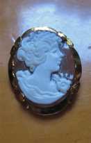 Italian hand carved/signed 1990th-2010th sardonyx shell. In Gold plated/hallmarked 925 silver pendant/brooch.