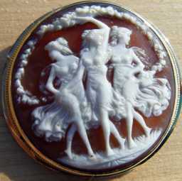 Hand carved shell “3 Graces Classic”