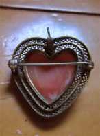 Hand carved heart shaping Beauty shell circa 1930th. Gold Filled filigree pendant/brooch made in USA