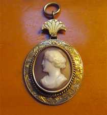 Georgian/Early Victorian 1810-1840 carved/signed Sardonyx shell. Unmarked Gold(?)/Gold plated decorative Imperial pendant.