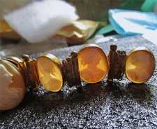 Early Victorian carved 6 shells - women heads, elite UK collection. Unmarked Gold filled 7”bracelet with safety chain circa 1840th