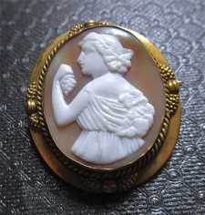 Hand carved/signed Victorian Bacchante circa 1860th-1890th. Best quality shell in Gold(?)/Gold filled decorative brooch.