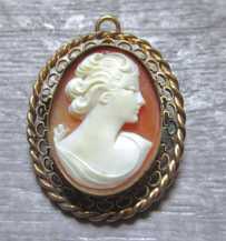 Well hand carved Beauty carnelian shell 1930th - 1940th. In hallmarked 12K Gold Filled filigree Brooch/Pendant.
