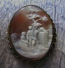 Museum Quality hand carved landscape couple circa 1870th Antique Sardonyx shell in Gold(?)/Gold Plated Brooch.