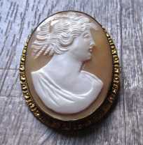 Good Quality carved/signed Classic Beauty shell. Gold filled(?) /plated(?) brooch 1910th-1930th.