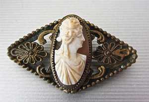 Victorian circa 1890 yearly Art Nouveau carved shell. Unmarked Gold washed on bronze filigree Brooch.