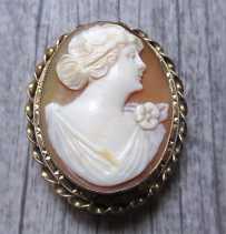 Best hand carved/signed by Artist shell circa 1920th - 1930th. Post WWI before WWII Gold filled twisted rope brooch.