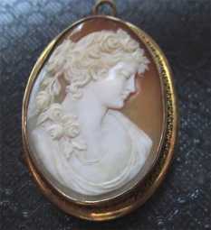 Museum quality - Carved and signed Victorian or Edwardian shell Gold(?)/Gold filled Brooch/Pendant circa 1900th-1920th