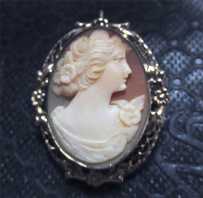 Great hand carved Beauty WWII shell 1930th - 1940th. Hallmarked 12K Gold Filled filigree Brooch/Pendant.