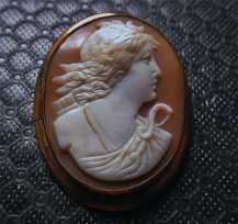 Nicely carved Goddess Diana - Sardonyx shell circa 1880th-1890th Unmarked Gold plated Victorian brooch from UK collection.