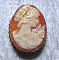 1975 - 1995 Well hand carved/signed by Artist Carnelian shell. Big 12K Gold Filled twisted rope Brooch/Pendant from Italy.