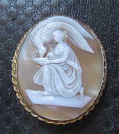 Hebe feeding Eagle (Zeus) carved Museum Quality shell Big circa 1910th Gold or Gold plated brooch.