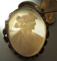 Victorian Light Sardonyx shell woman portrait. Gold filled “twisted rope” Brooch circa 1880.