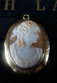 Late Victorian 10K (marked) Gold Pendant / Brooch 3 color Carnelian Shell circa 1890