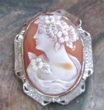 Masterly carved shell Roman (Psyche?) goddess circa 1890 Big 10K marked Yellow Gold etched brooch/pendant.
