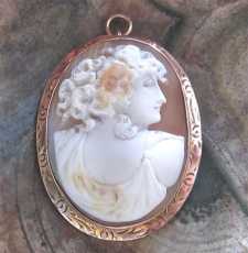 Well carved Victorian circa 1890-1910 Goddess of sex Psyche Hallmarked 10K Yellow Gold etched Brooch/Pendant.