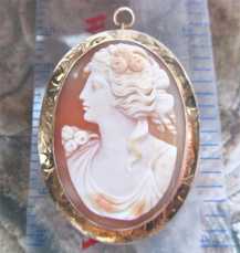 Classic Edwardian Art Nouveau High relief beauty shell circa 1910th. Big Museum Quality marked 10K Yellow Gold brooch/pendant