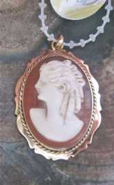 Hand carved Vintage Carnelian shell circa 1940 Marked/Signed 9 Ct Yellow Gold brooch.