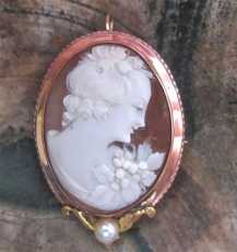 Big Museum Edwardian Art Deco Beauty shell circa 1935-1945 Hallmarked 10K Red Gold brooch/pendant with the pearl.