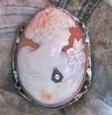 From 1920-1930 Big Cameo - Great carved Vintage shell 14K White Gold Large Diamond Brooch/Pendant