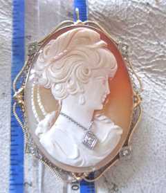 Huge Quality hand carved shell circa 1955-1965 Marked 14K Yellow Gold Brooch/Pendant with 5 Diamonds