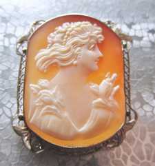 Late Edwardian Art Deco Beauty shell from 1920th -1930th Hallmarked 14K White Gold filigree brooch/pendant.