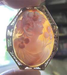 Late Edwardian Art Deco multicolored deep shell - Flora Goddess Hallmarked 14K Yellow Gold filigree brooch from 1915 -1930.