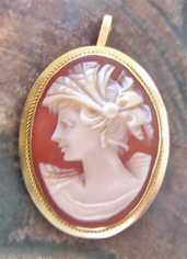 Hand carved & signed modern Italian Ceres Goddess shell 750 Marked Classic - 18K Yellow Gold pendant/brooch.