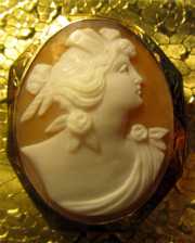 Antique Victorian 10K (or more) Yellow Gold Shell Cameo Brooch. Circa 1890