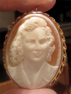 Museum Quality (marked & signed) front Shell Carved Cameo Yellow solid 14K Gold Pendant/Brooch, circa 1940