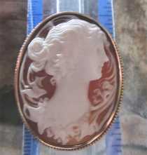 Hand carved Sardonyx shell - Late Art Nouveau girl from 1910-1935 Unmarked/Tested 18K White Gold Brooch. Signed by the Artist.