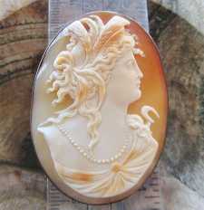 Late Victorian Museum Quality - Ceres Motherhood Goddess. Big hallmarked 14K Yellow Gold brooch circa 1890 - 1910.