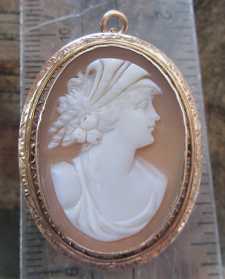 Museum Quality Edwardian Sardonyx - Ceres Motherhood Goddess. Hallmarked 10K Yellow Gold brooch/pendant 1910 - 1920.