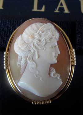 Superior Quality Shell Cameo Greek profile Beauty Antique 14K marked Gold Brooch circa 1890