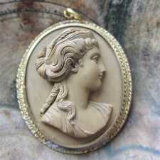 Napoleon epoch Museum Quality carved lava Ceres Goddess Tested 18K Yellow Gold Classic brooch pendant circa 1810
