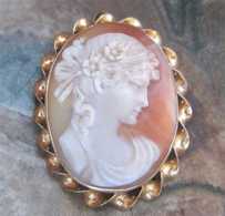 Roman profile - Well hand carved Sardonyx shell circa 1910. Set in unmarked but tested as 10K Yellow Gold Pendant.