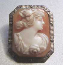 Well carved petite Art Deco profile from 1925-1930. Signed. Hallmarked 10K White Gold Filigree Brooch/Pendant.