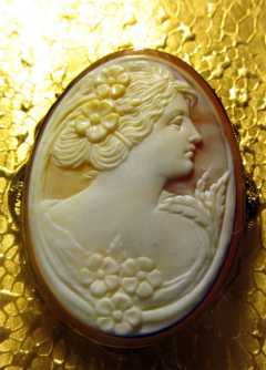 Art Deco Yellow solid 14KGold (marked) Museum Quality Shell Cameo Pendant/Brooch Filigree Bezel, circa 1930