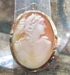 Victorian shell - Woman with wreath (Goddess?). Circa 1895. Big hallmarked 10K Yellow Gold Greek brooch/pendant.